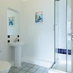 Guestready - Modern Docklands Retreat In *
