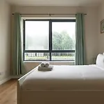 Guestready - Modern Docklands Retreat In