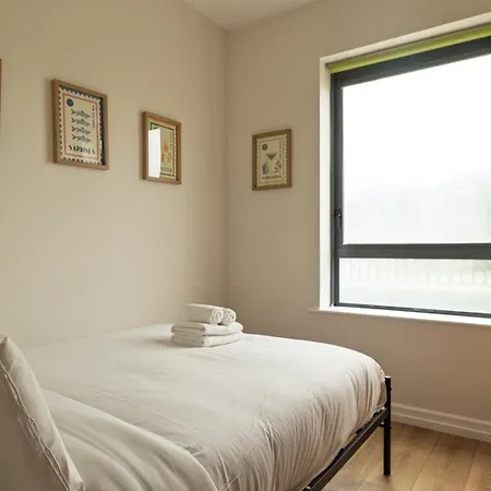 Guestready - Modern Docklands Retreat In Daire Dublin