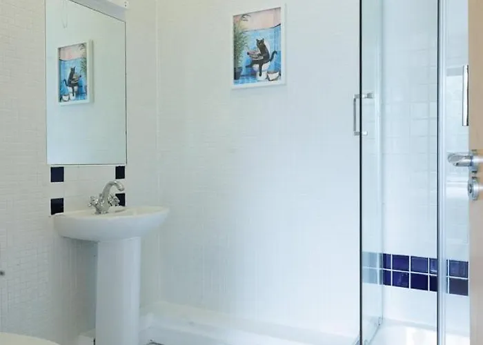 Guestready - Modern Docklands Retreat In *