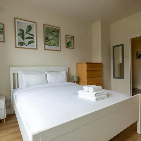 Guestready - Modern Docklands Retreat In * דבלין